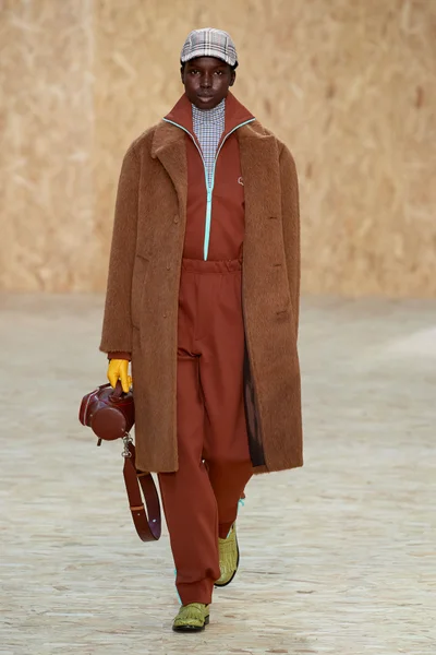 Look 18